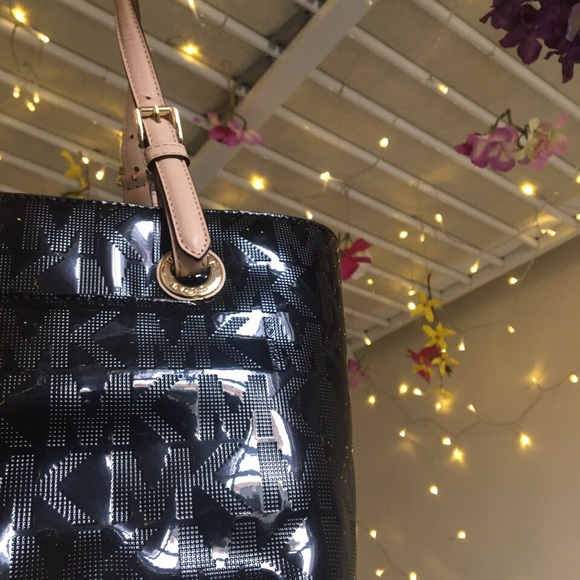 Michael Kors Bag! - Picture 2 of 4